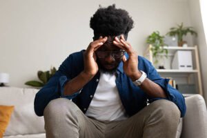 Lee más sobre el artículo Apnea del Sueño y Dolor de Cabeza al Despertar: Causas y Soluciones